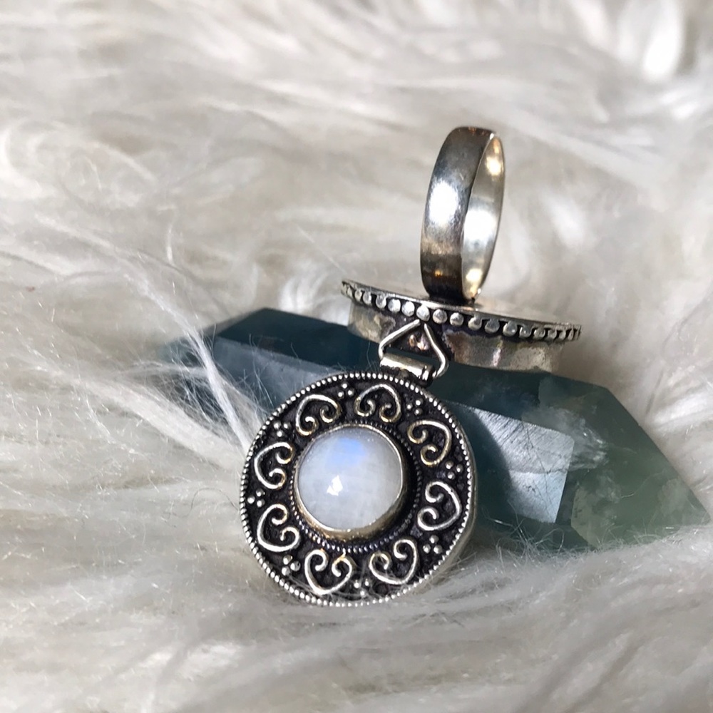 Poison / Pill Box Stash Locket Ring - Picture 7 of 8